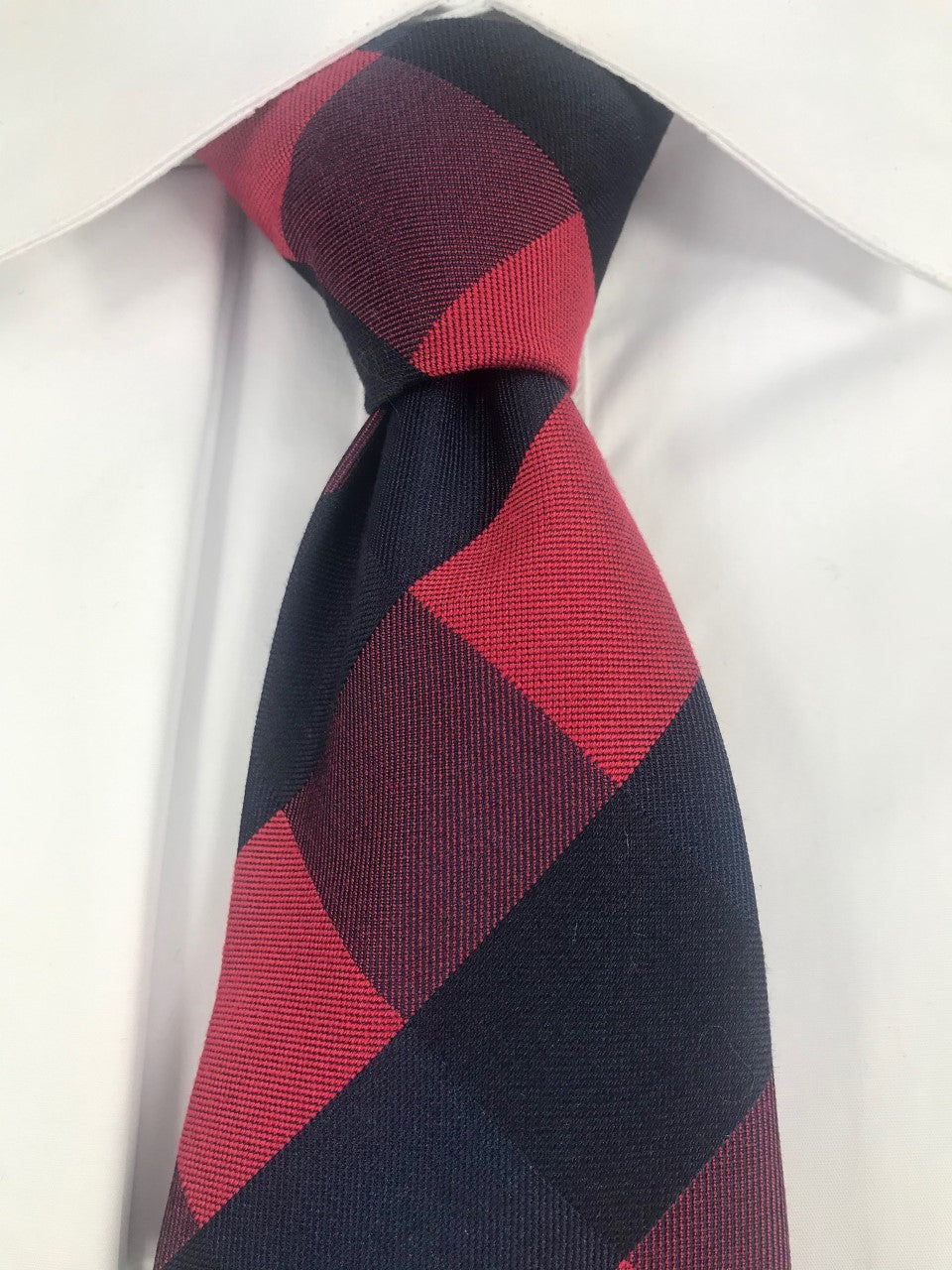 Red and black pattern necktie